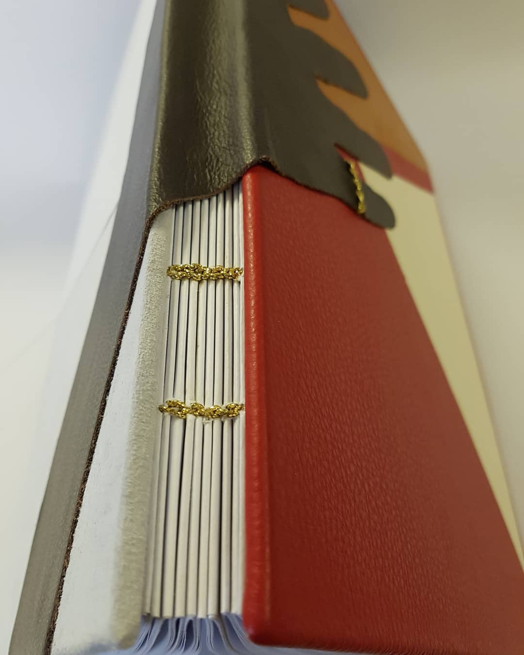 Humane Litterae - Humana Ars opera per realizzata per la mostra Essere V_Mano